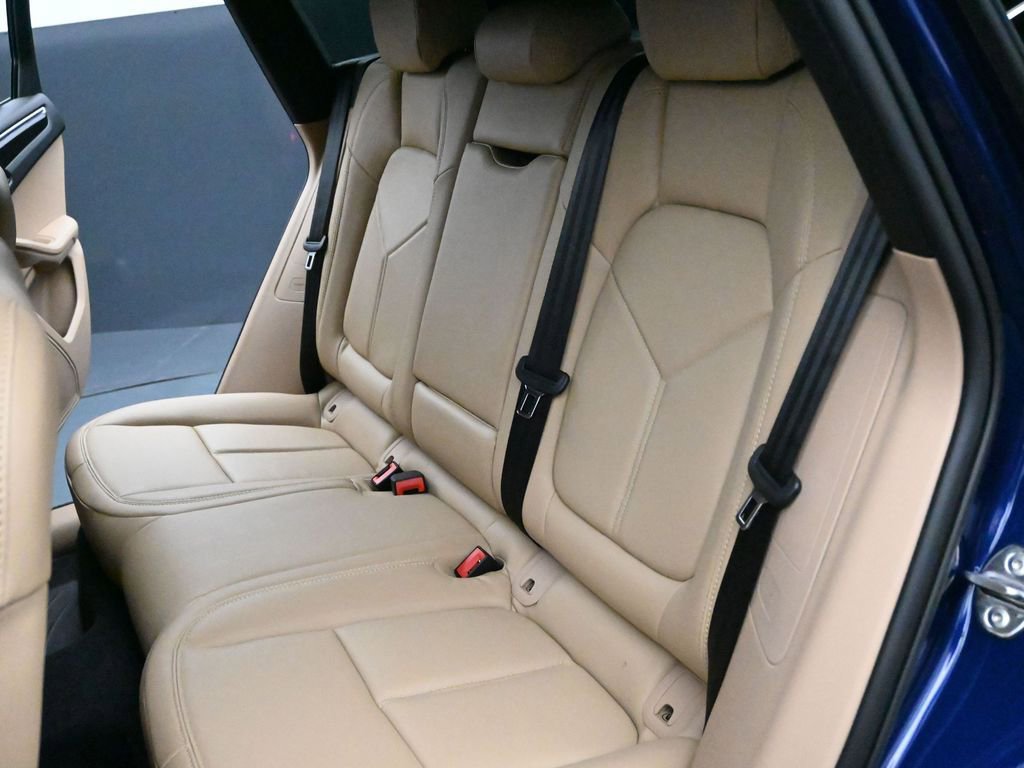 Used 2025 Porsche Macan image 22