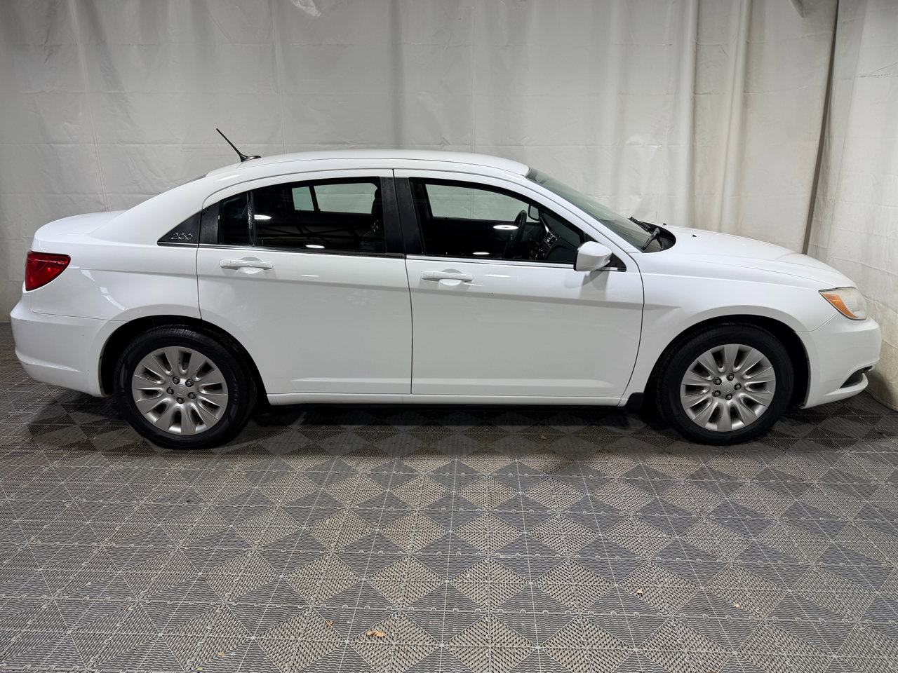 Used 2013 Chrysler 200 LX image 9