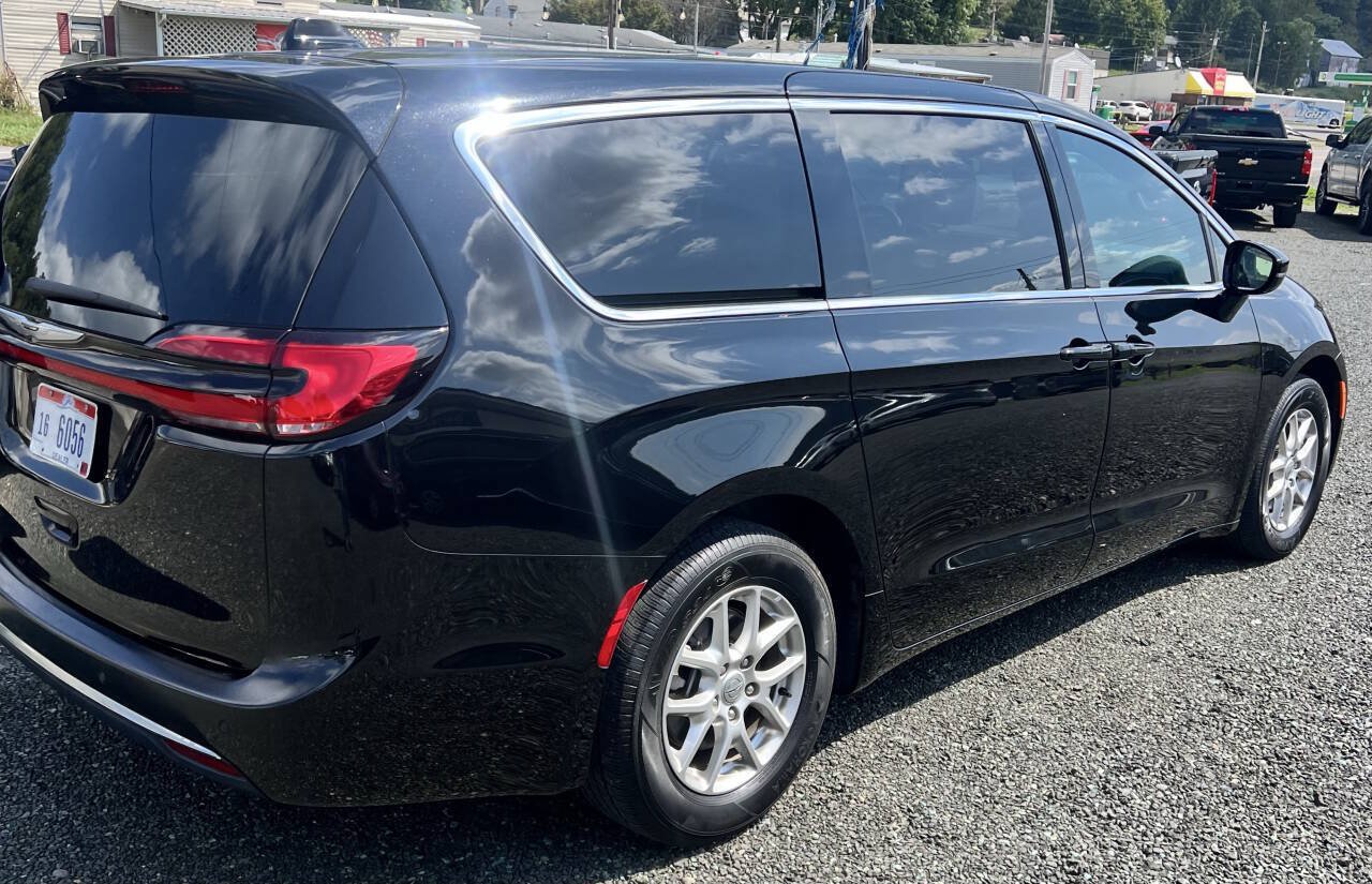 Used 2025 Chrysler Pacifica Select FWD image 5