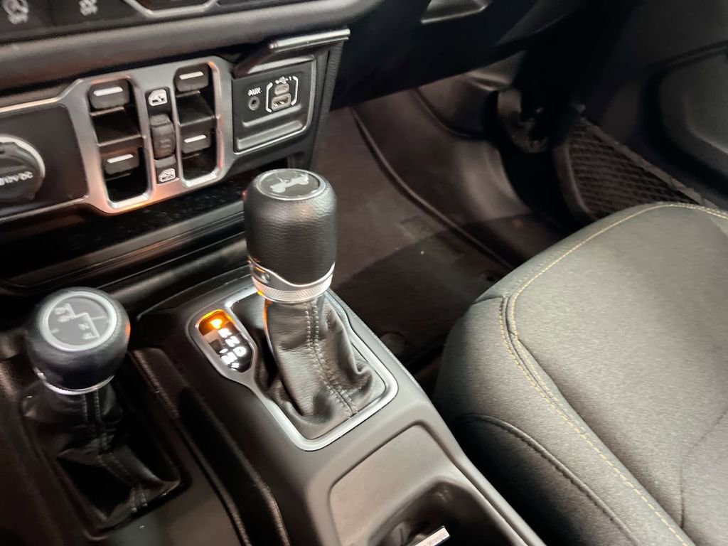 Used 2025 Jeep Wrangler Sahara image 17