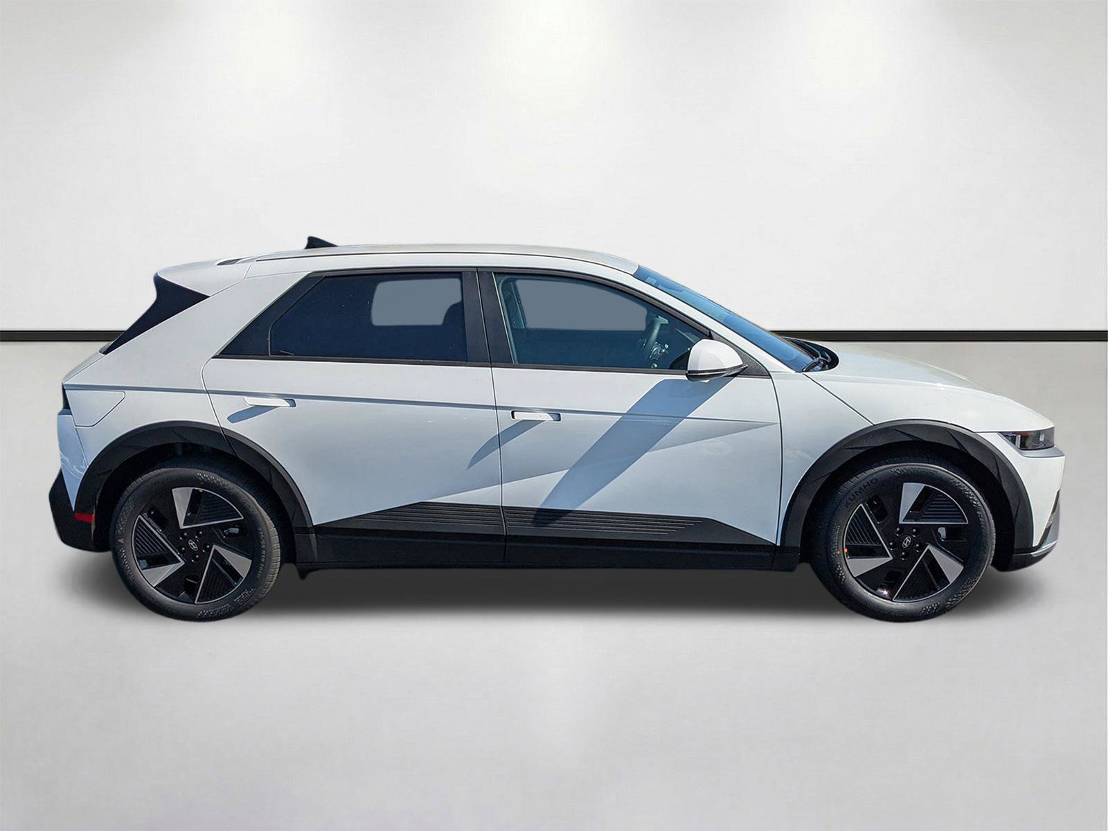 New 2025 Hyundai Ioniq 5 SE RWD image 4