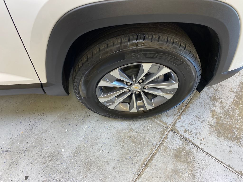 Used 2025 Chevrolet Equinox LT AWD/4WD image 14