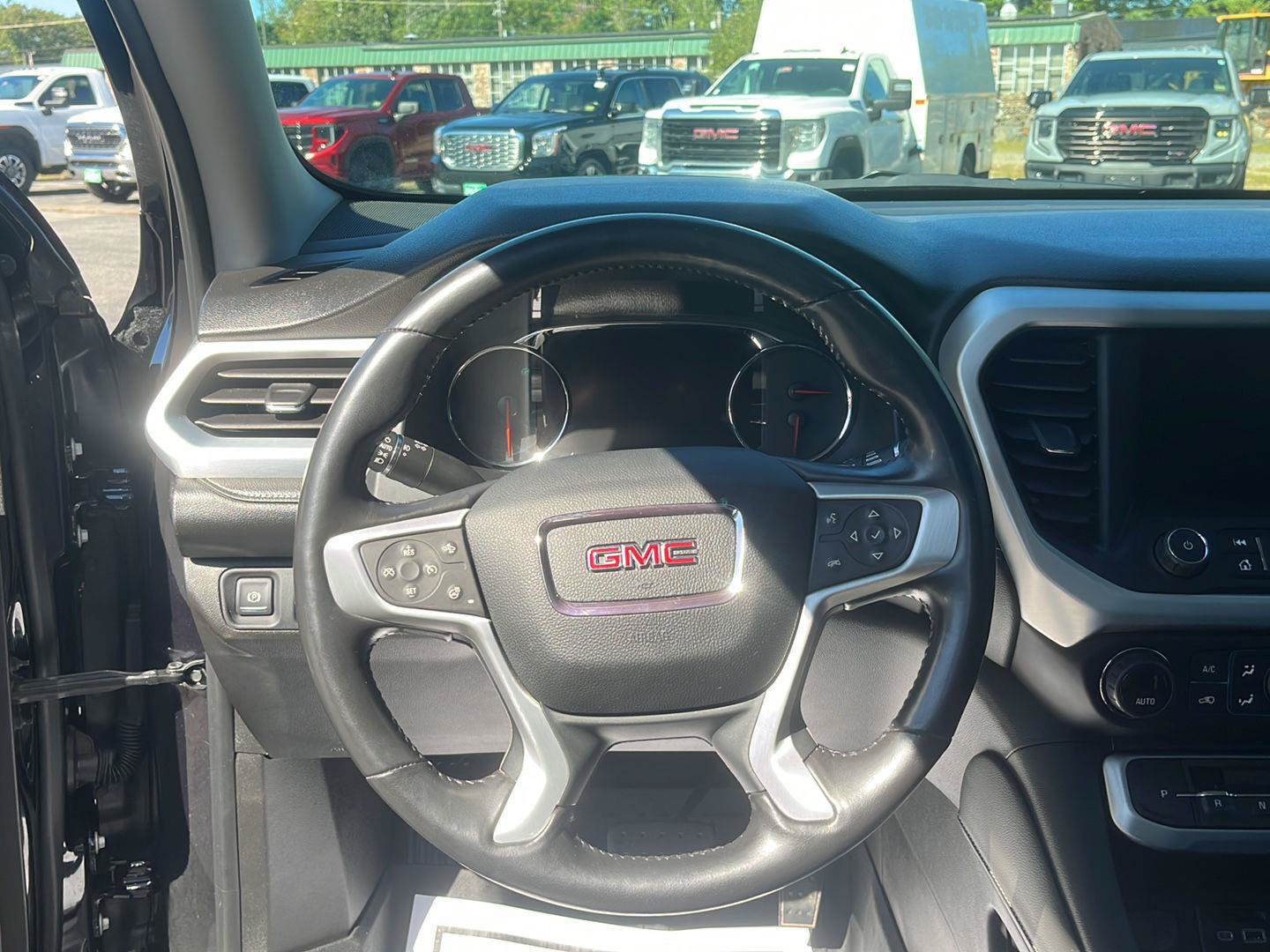 Certified 2021 GMC Acadia SLT w/ Technology Package AWD/4WD image 16
