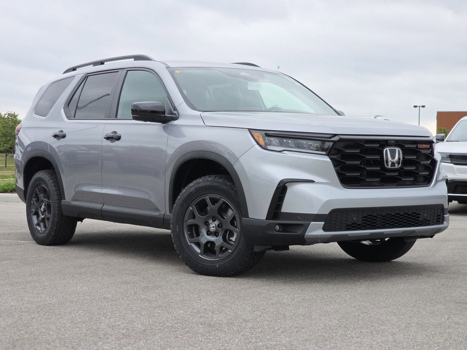 New 2025 Honda Pilot TrailSport image 2