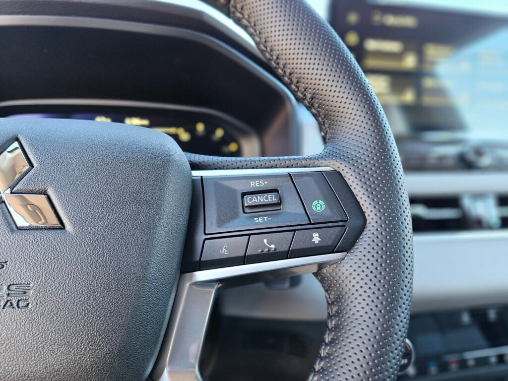 New 2025 Mitsubishi Outlander SEL image 26