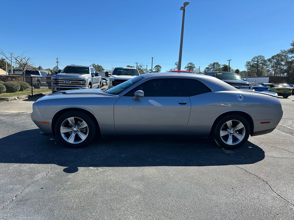 Used 2016 Dodge Challenger SXT image 10
