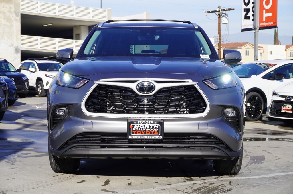 New 2026 Toyota Highlander XLE image 2