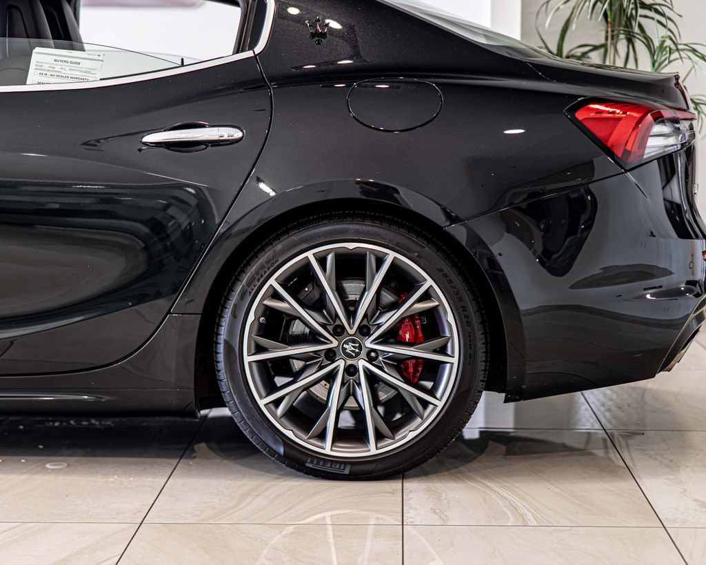 Used 2023 Maserati Ghibli Modena Q4 AWD/4WD image 7