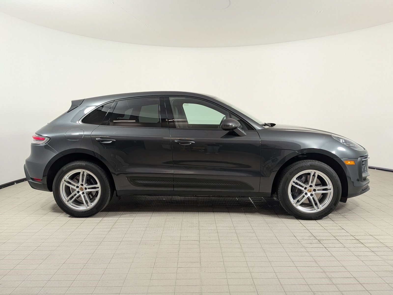 Certified 2023 Porsche Macan AWD/4WD image 8
