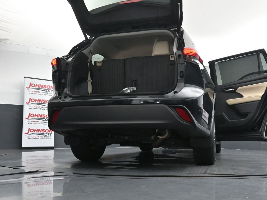 Used 2023 Toyota Highlander XLE AWD/4WD image 46