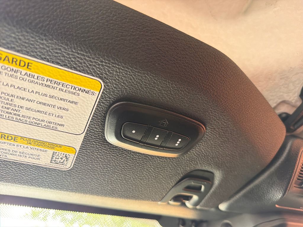 Used 2024 Jeep Wrangler Sahara image 29