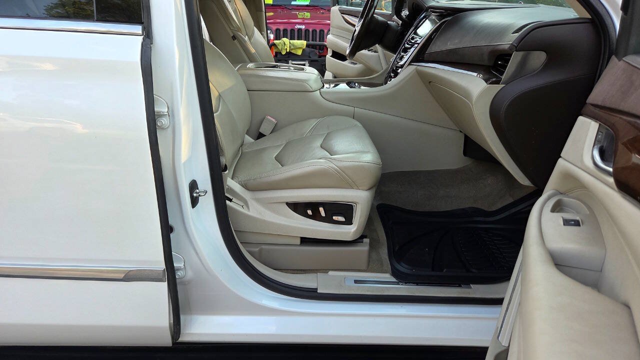 Used 2017 Cadillac Escalade Luxury AWD/4WD image 56