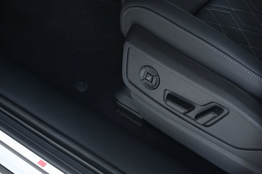 New 2025 Audi SQ5 Premium Plus image 18