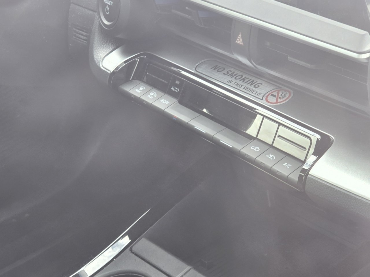Used 2025 Toyota Prius LE FWD image 15
