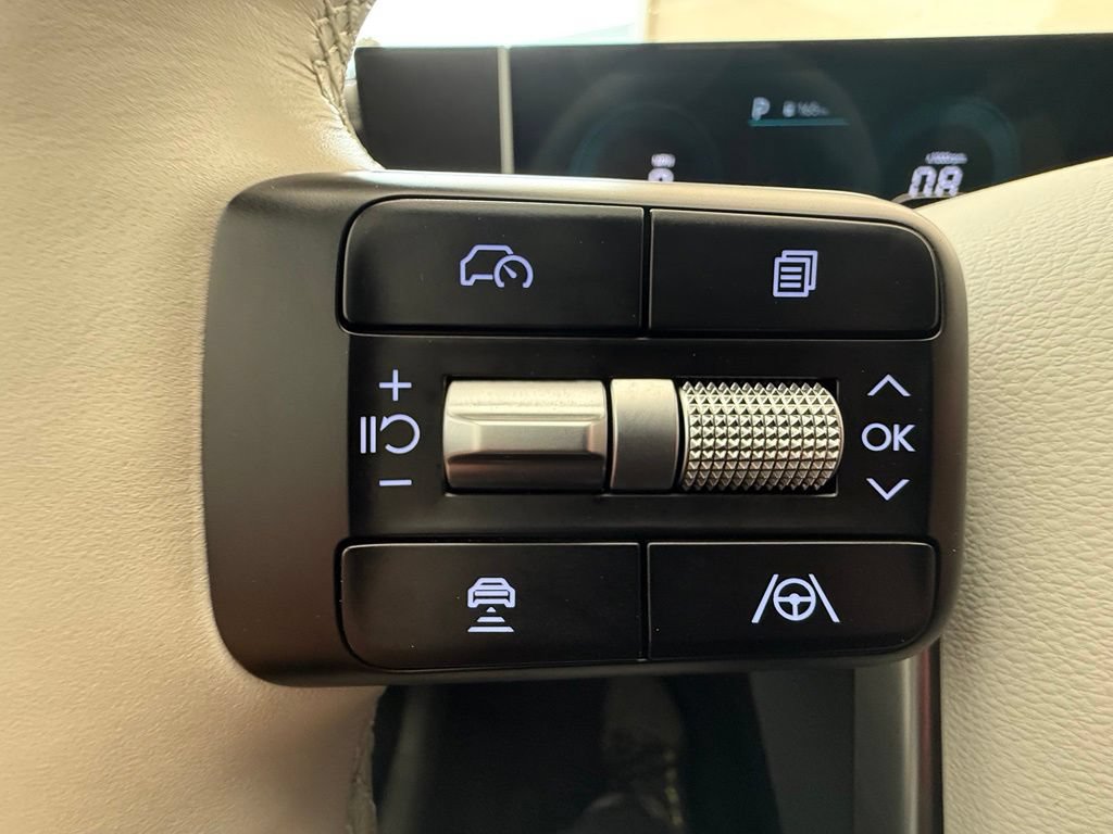Used 2025 Hyundai Santa Fe SEL FWD image 33