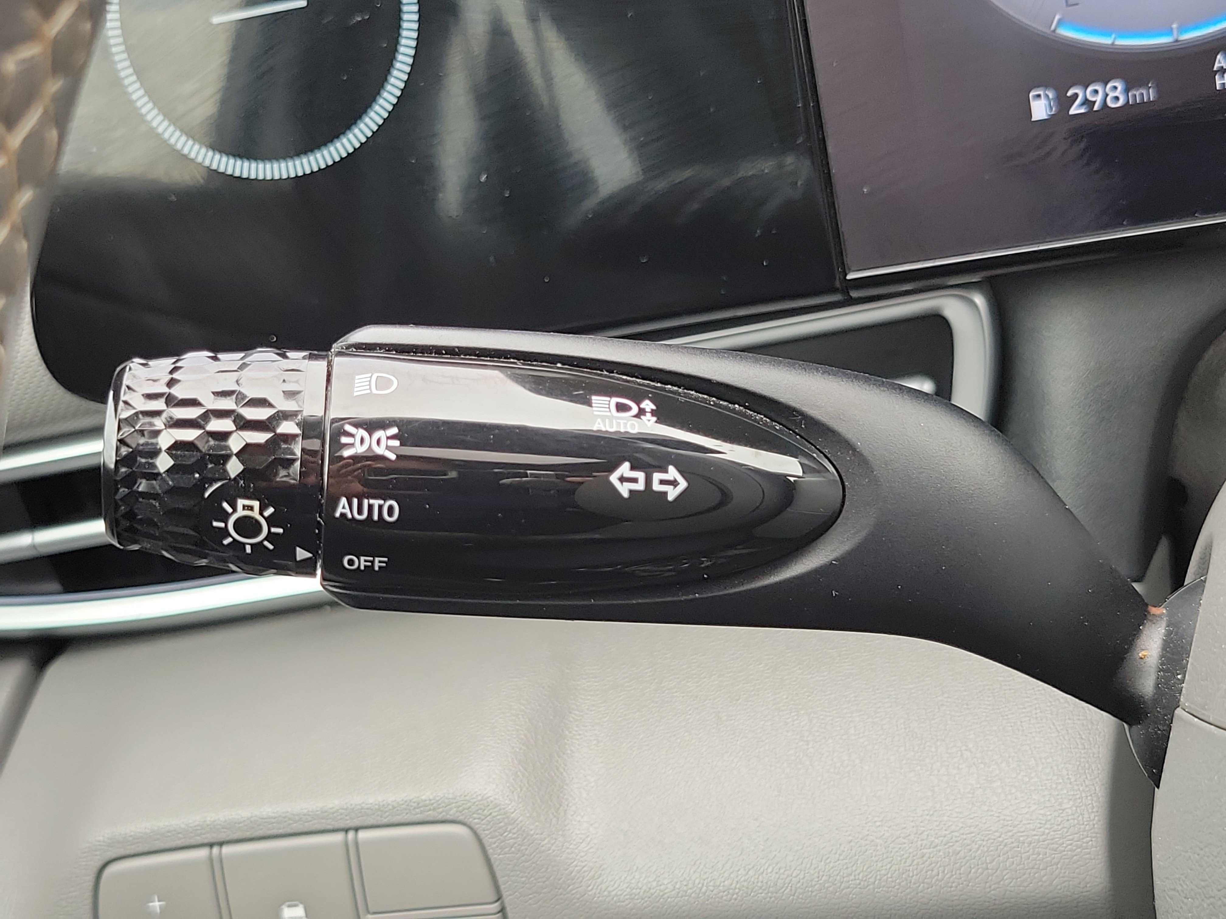 Used 2025 Hyundai Elantra SEL FWD image 24
