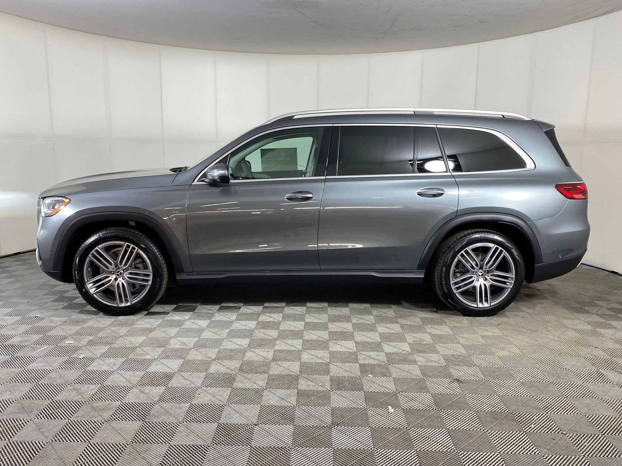 New 2025 Mercedes-Benz GLS 450 4MATIC video 2