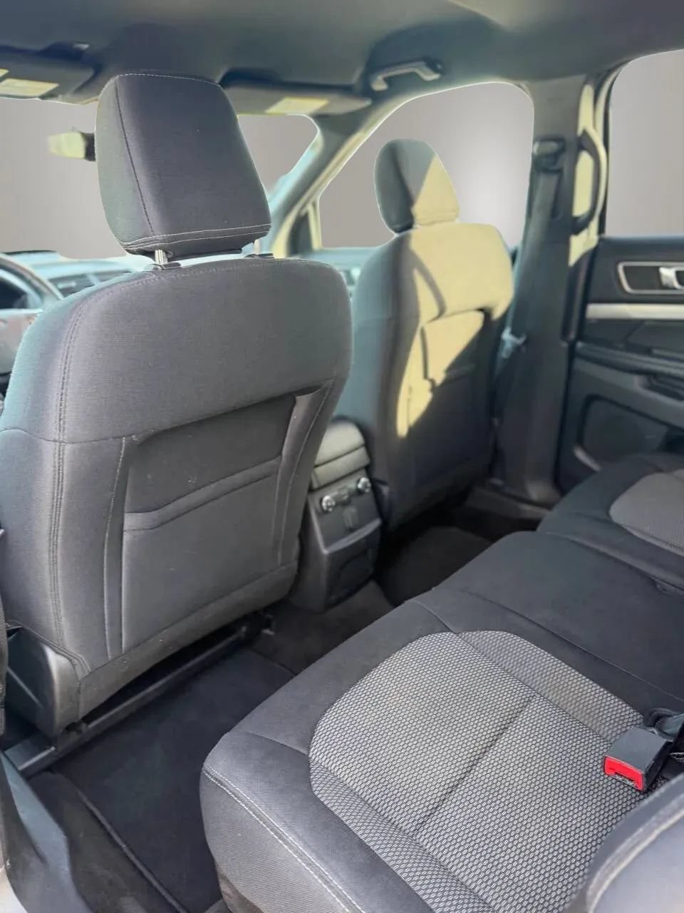 Used 2018 Ford Explorer XLT AWD/4WD image 5
