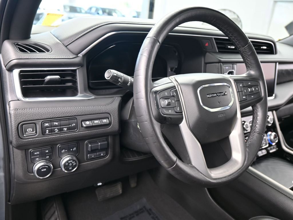 Used 2022 GMC Yukon Denali w/ Denali Premium Package image 15