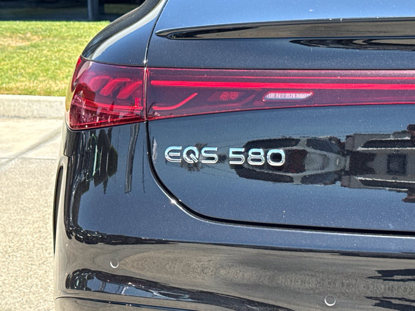 Used 2022 Mercedes-Benz EQS 580 4MATIC Sedan image 11