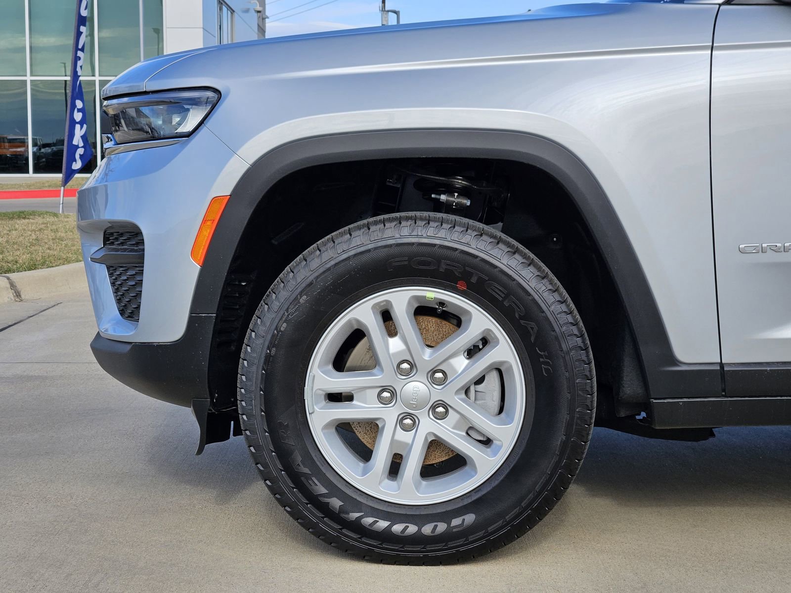 New 2025 Jeep Grand Cherokee Laredo AWD/4WD image 11