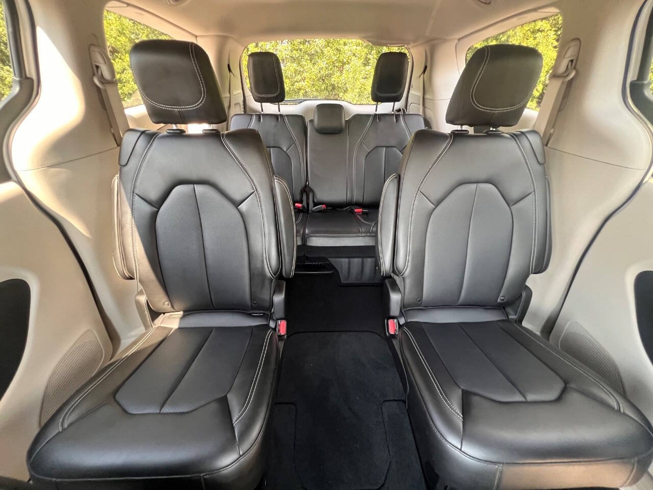 Used 2024 Chrysler Pacifica Touring-L FWD image 26