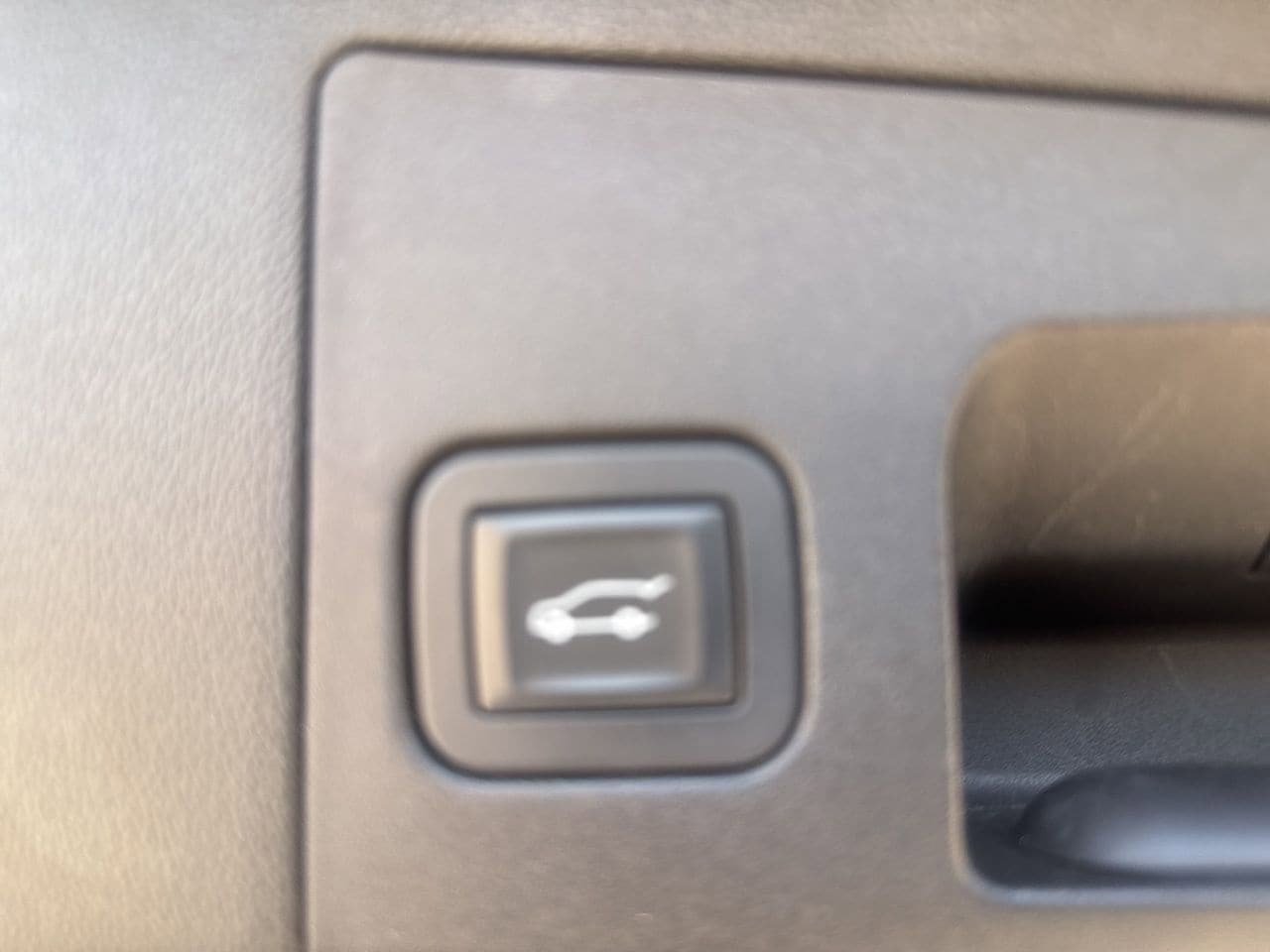Used 2018 Cadillac XT5 FWD image 31