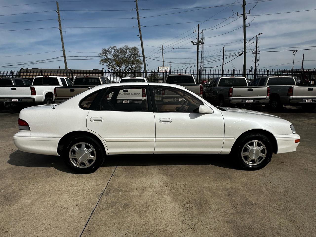 Used 1995 Toyota Avalon XLS image 7