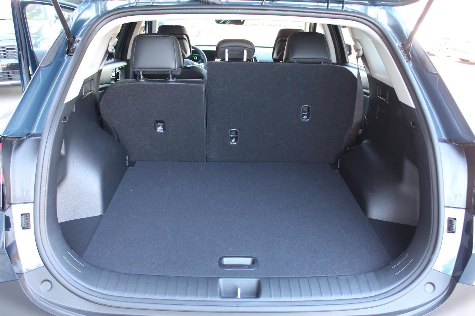 Used 2025 Kia Sportage EX image 34