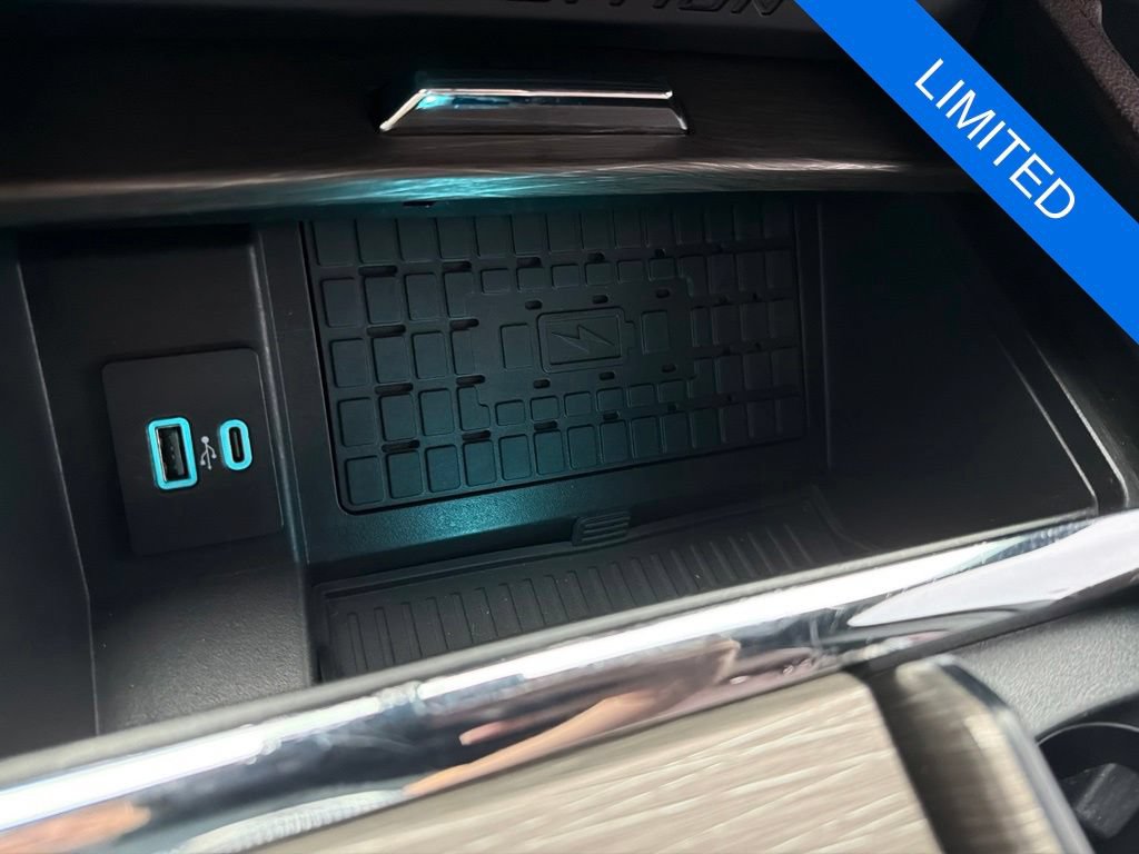 Used 2022 Ford Expedition Limited AWD/4WD image 16
