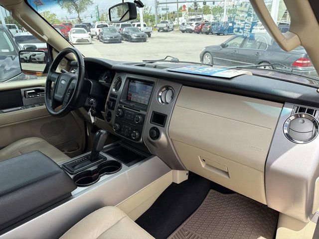 Used 2017 Ford Expedition XLT w/ Equipment Group 202A RWD image 18