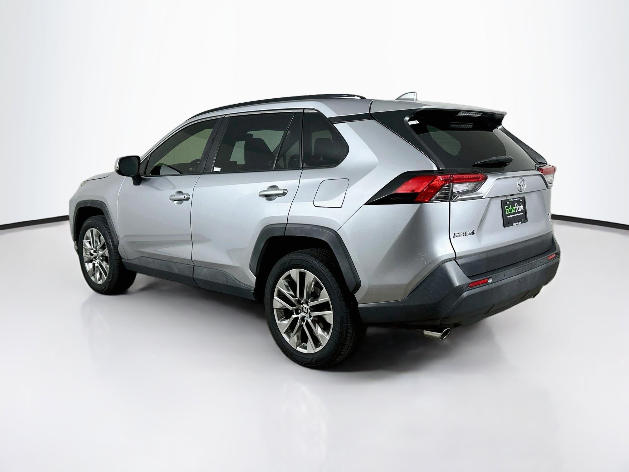 Used 2020 Toyota RAV4 XLE Premium AWD/4WD image 5