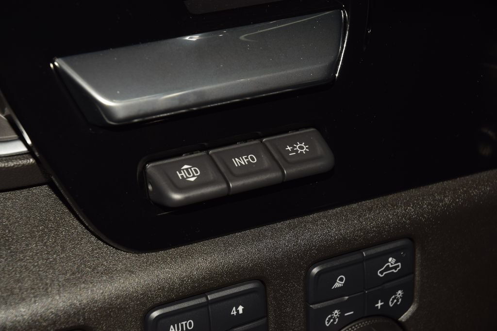 Used 2025 Chevrolet Silverado 1500 High Country AWD/4WD image 38