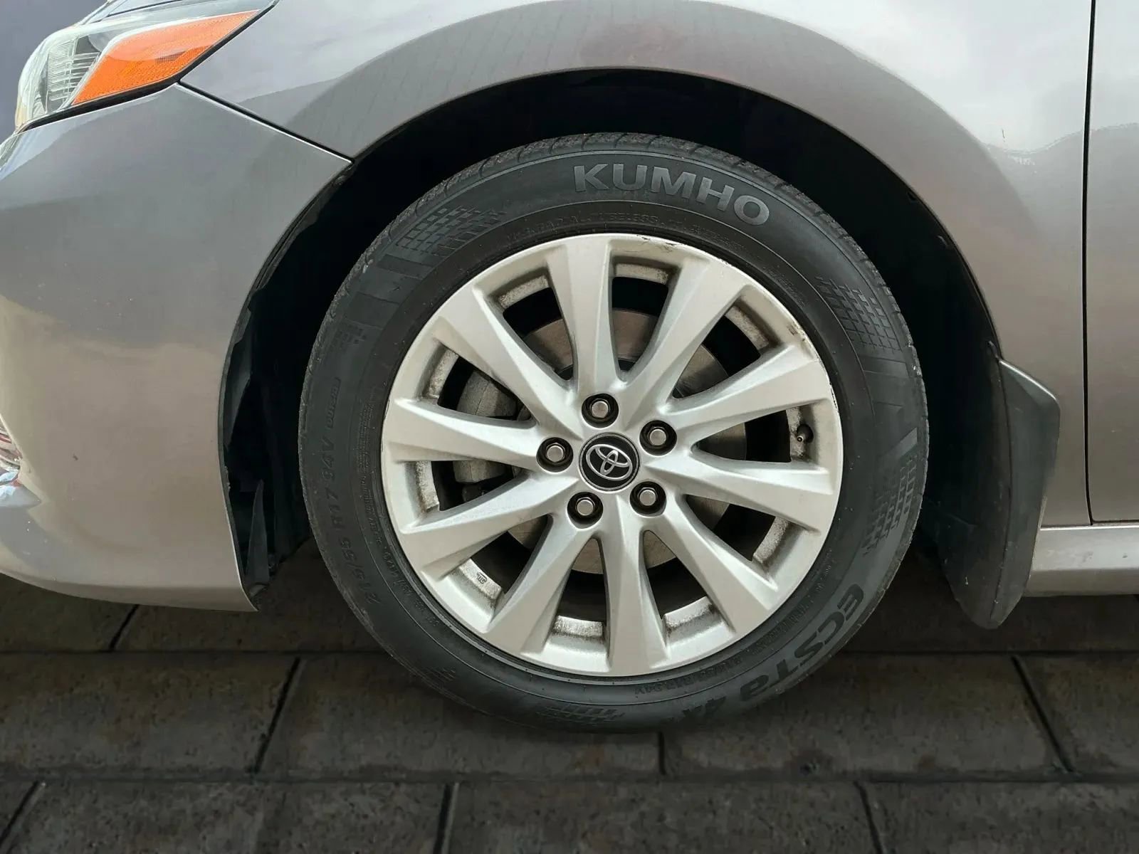 Used 2020 Toyota Camry LE w/ Carpet Mat Package image 24