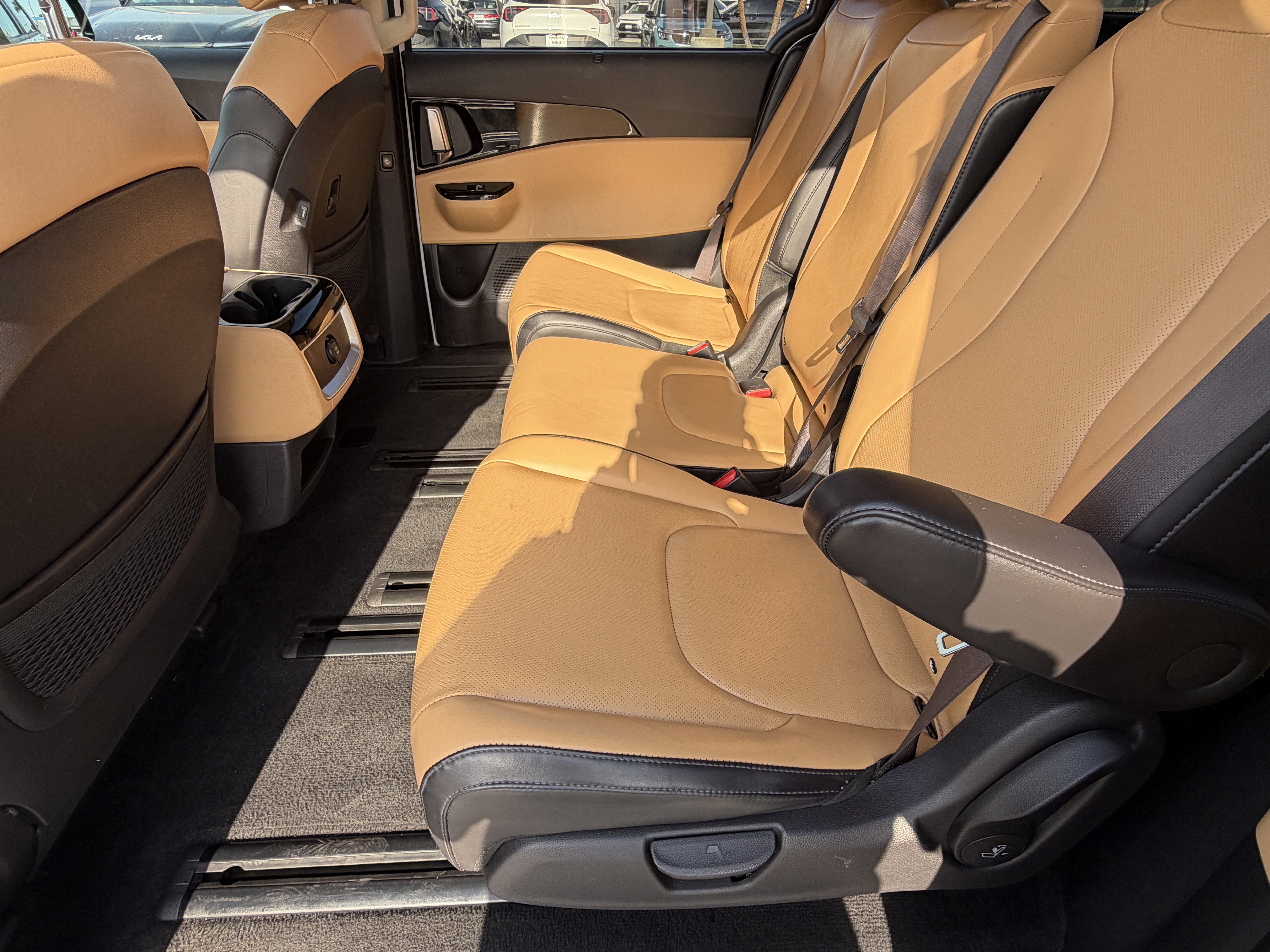 Used 2022 Kia Carnival EX FWD image 27