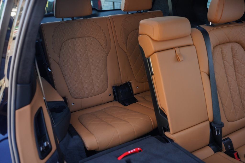 Used 2023 BMW X7 xDrive40i w/ M Sport Package image 28