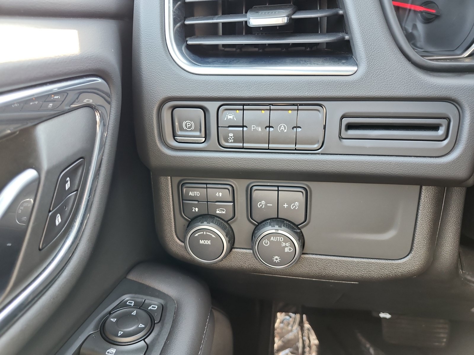 Used 2023 Chevrolet Tahoe LS AWD/4WD image 23