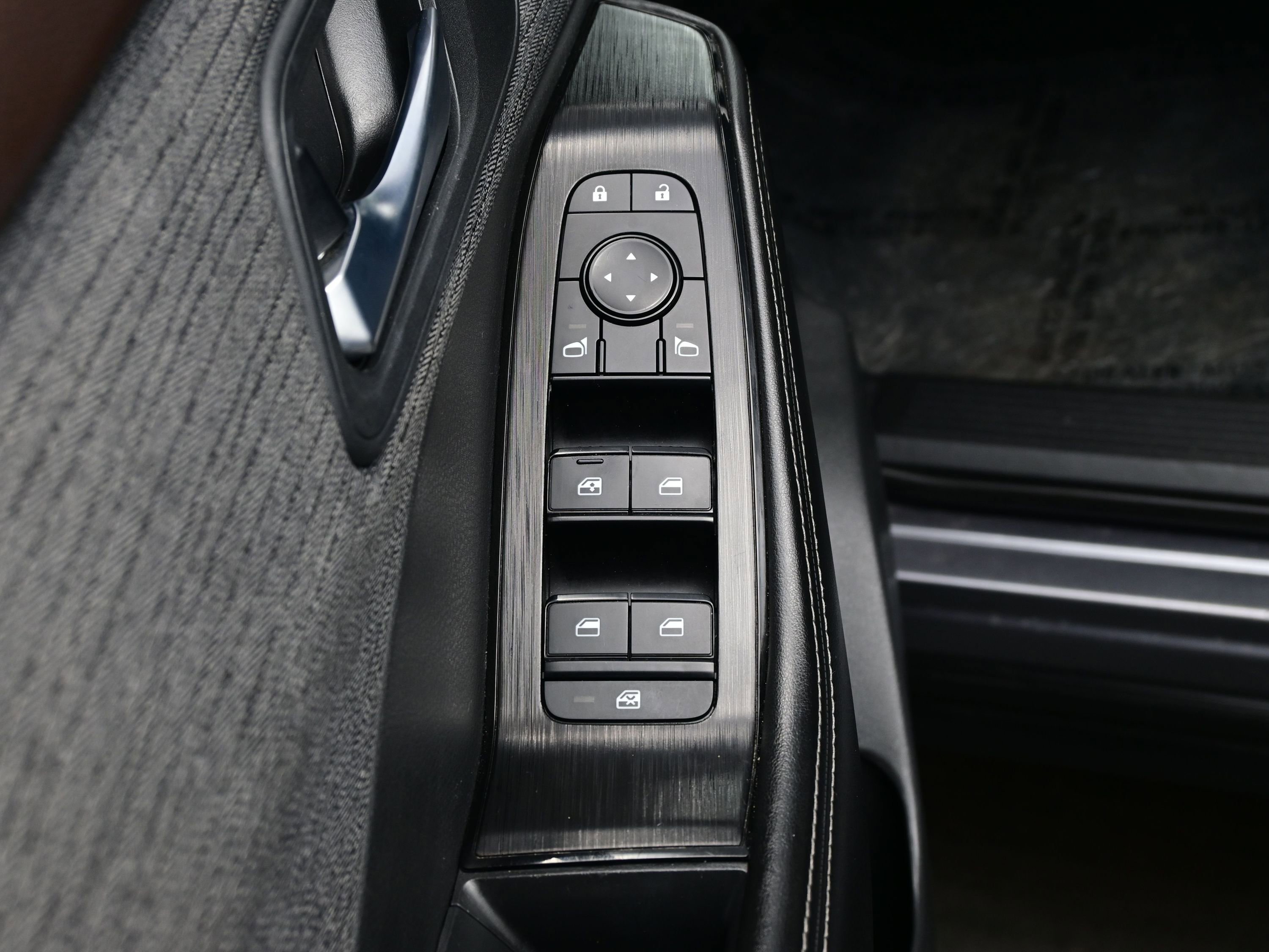 Used 2021 Nissan Rogue SV image 10