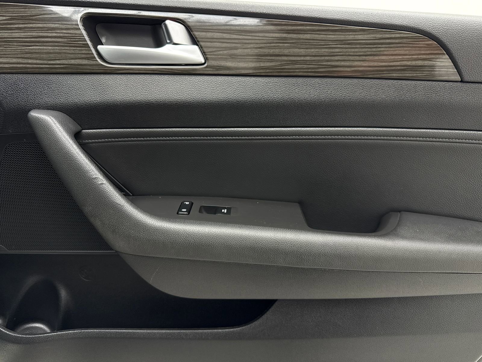 Used 2015 Hyundai Sonata Limited w/ Option Group 05 FWD image 42