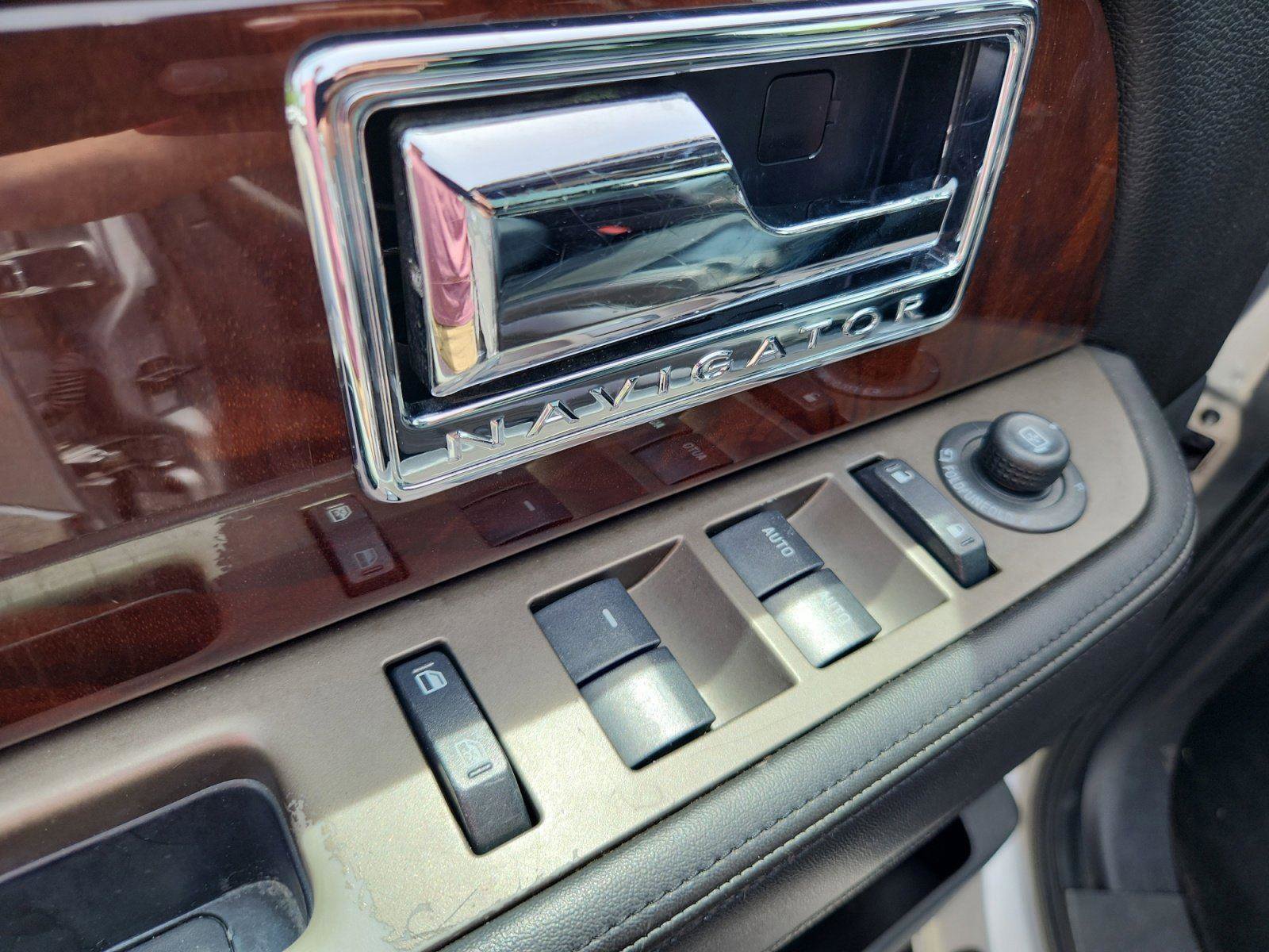 Used 2014 Lincoln Navigator 4WD image 21