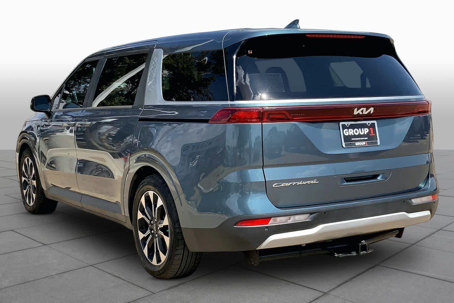 Used 2022 Kia Carnival EX FWD image 12