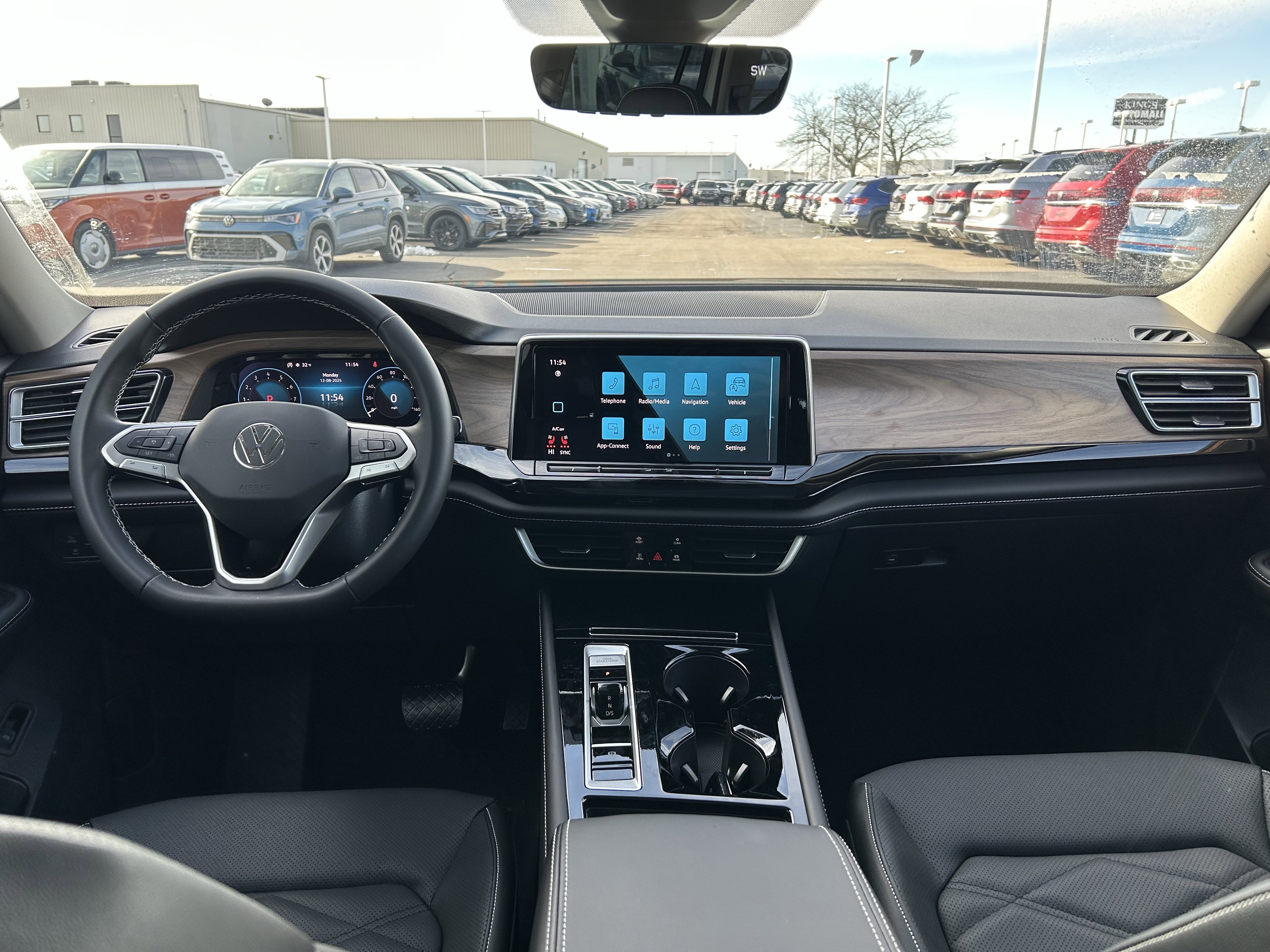 New 2026 Volkswagen Atlas SE image 9