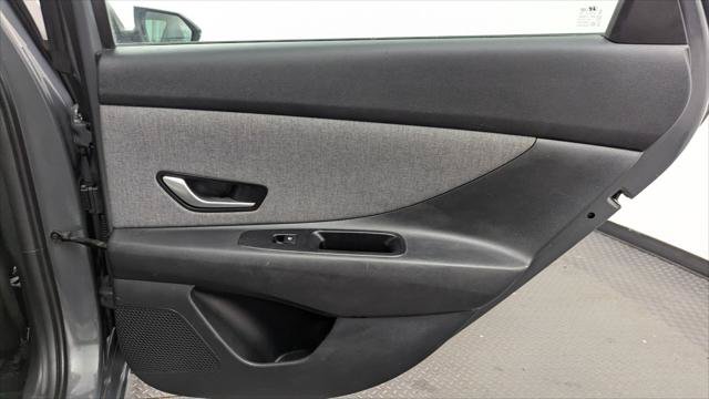 Used 2025 Hyundai Elantra Limited FWD image 19