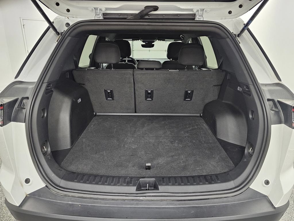 Used 2025 Chevrolet Equinox LT w/ Safety and Technology Package FWD image 25