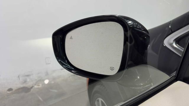 Used 2022 Chrysler Pacifica Touring-L FWD image 12