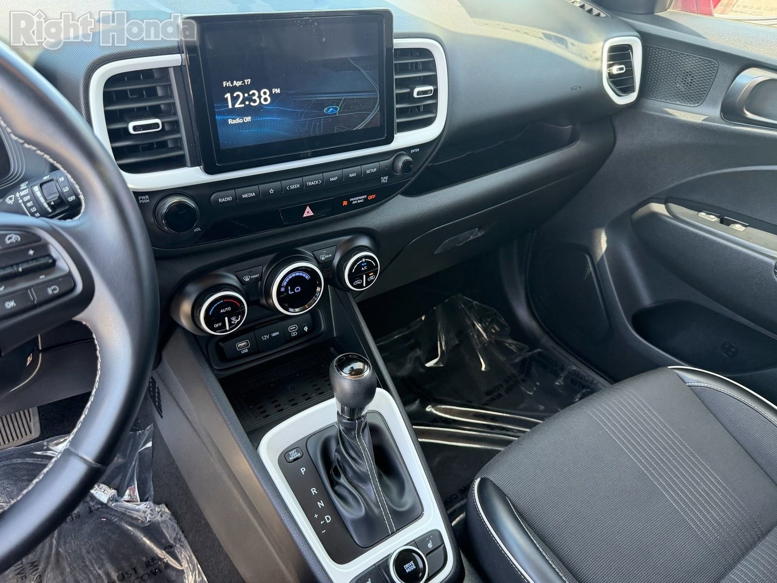Used 2023 Hyundai Venue Limited FWD image 23
