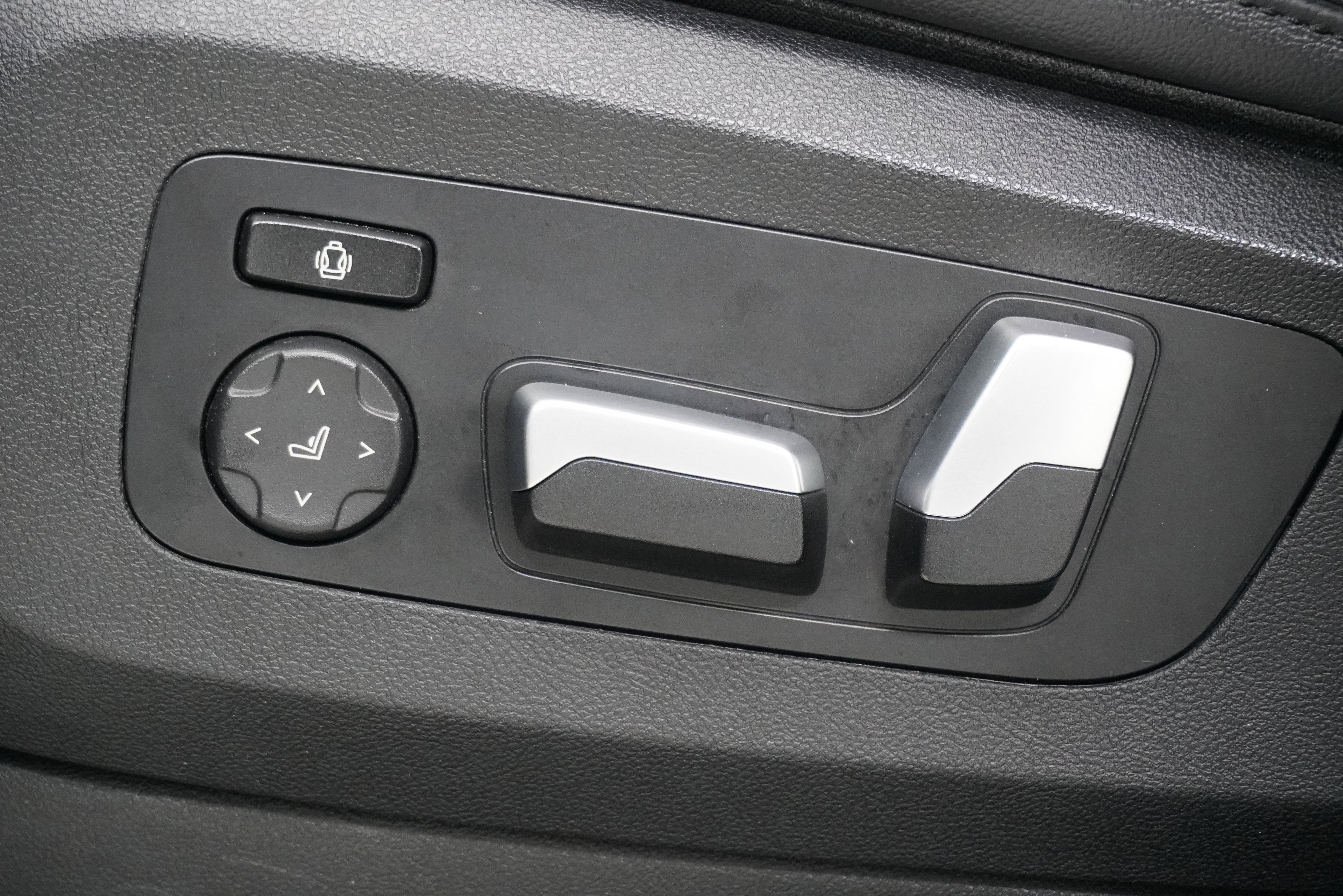 Used 2022 BMW X5 sDrive40i w/ Parking Assistance Package image 15