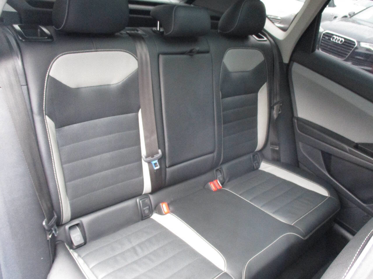 Used 2022 Volkswagen Taos SEL image 26