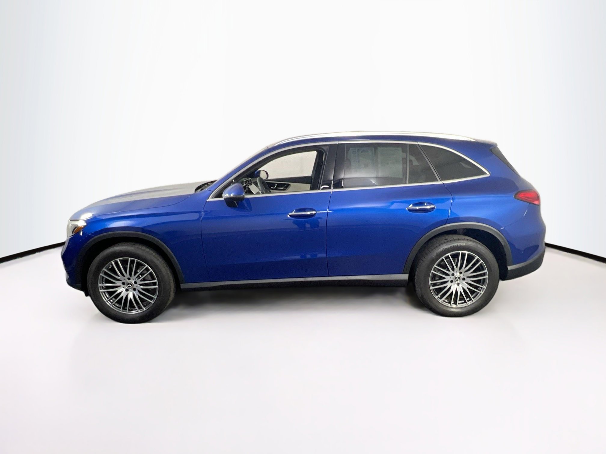 Used 2025 Mercedes-Benz GLC 300 4MATIC image 8