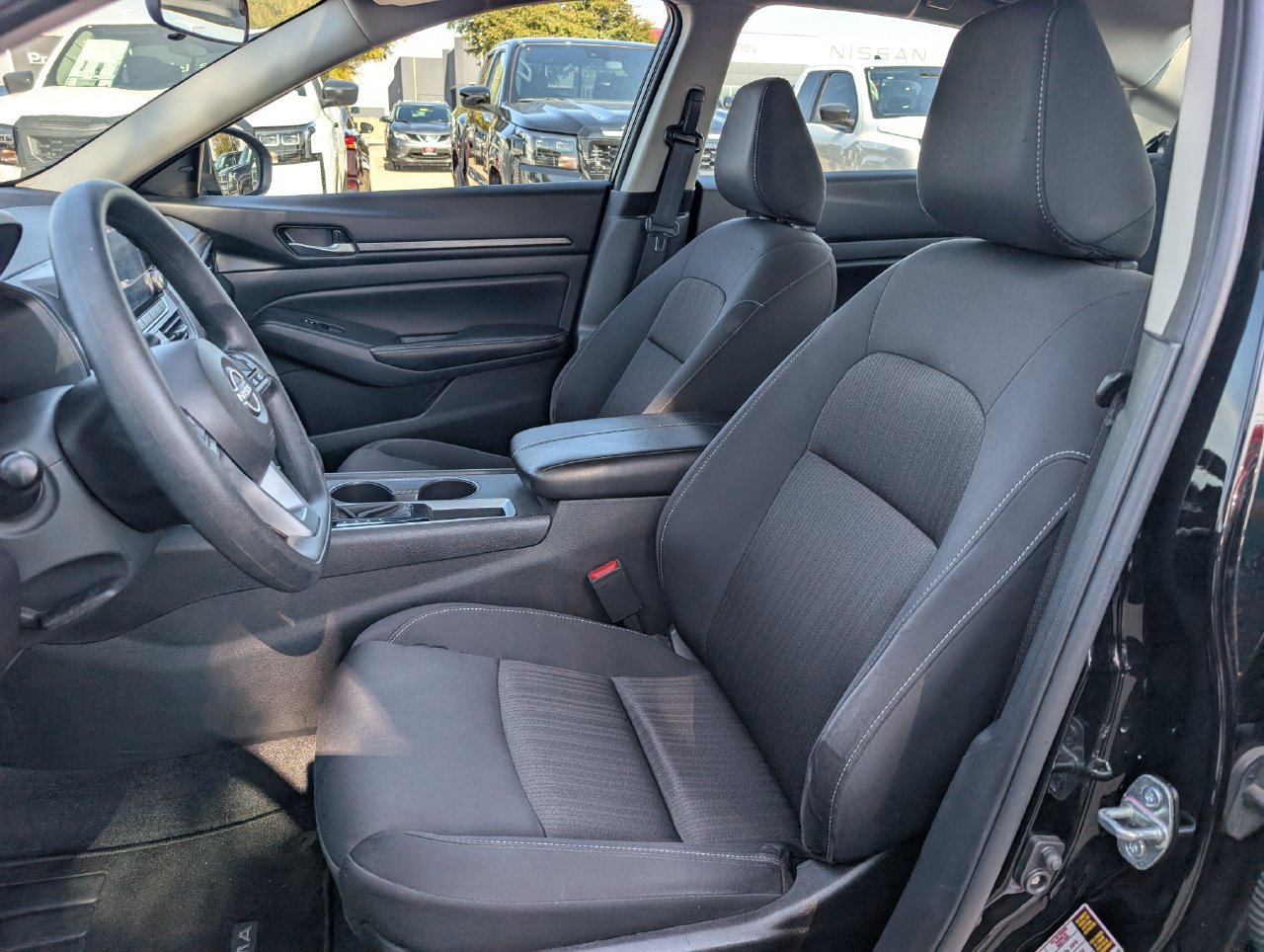 Used 2025 Nissan Altima 2.5 SV FWD image 24